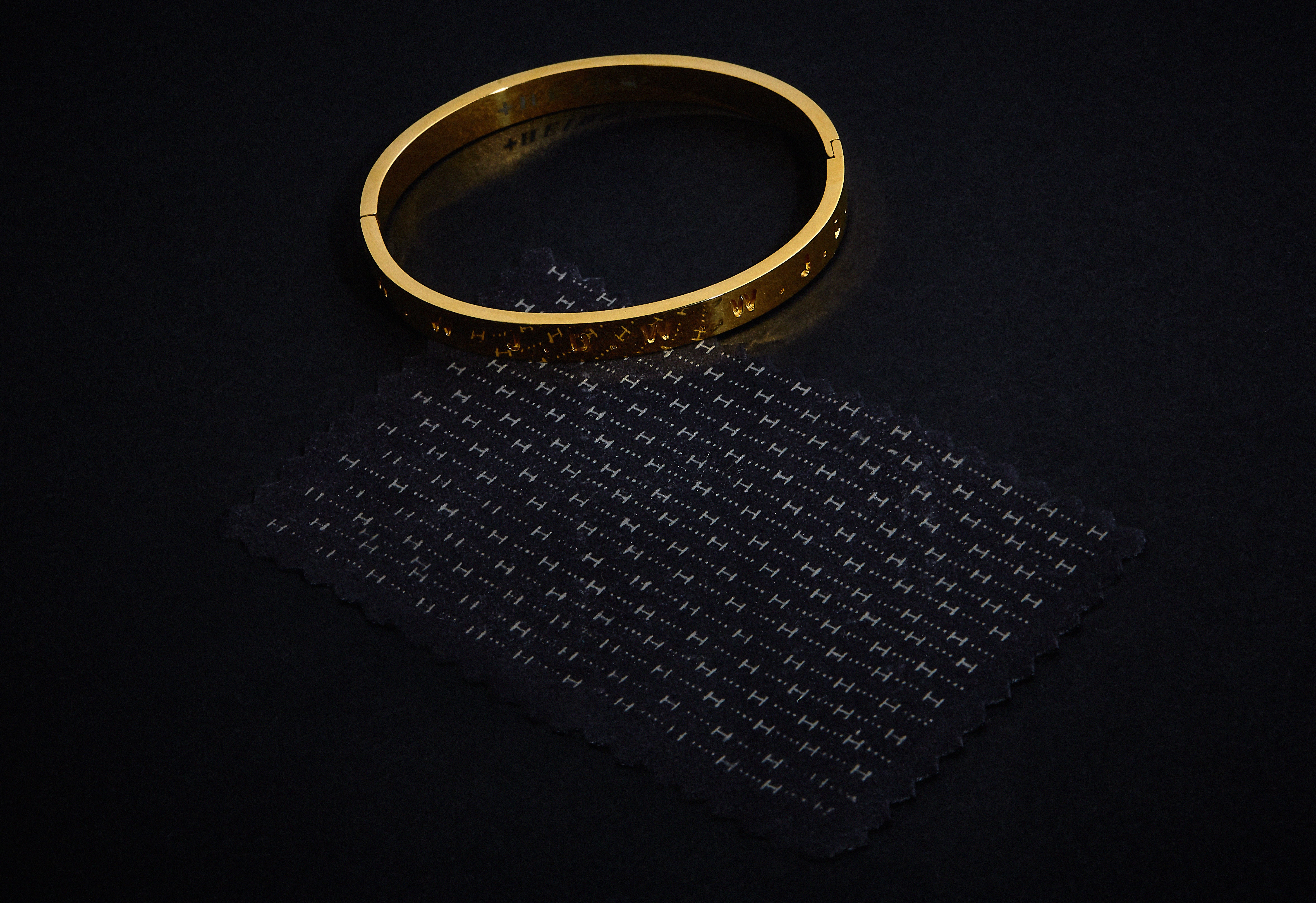 Le GRAND HEIRS 'Unconditional Bracelet ™' - 14K Gold Plate